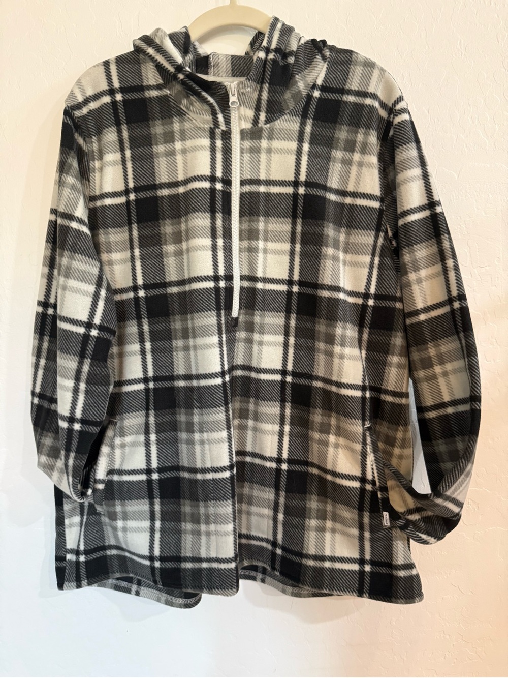 O'Neill Gray Black Fleece-Lined Hoodie Label Detail